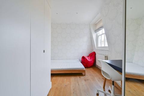 undefined, Hanson Street, Fitzrovia, London, W1W