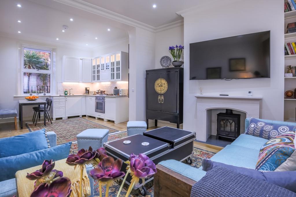 Lounge/Kitchen