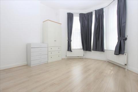 undefined, Park Avenue, London, N13
