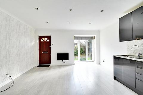1 bedroom maisonette for sale, Oliver Court, Chapmore End SG12