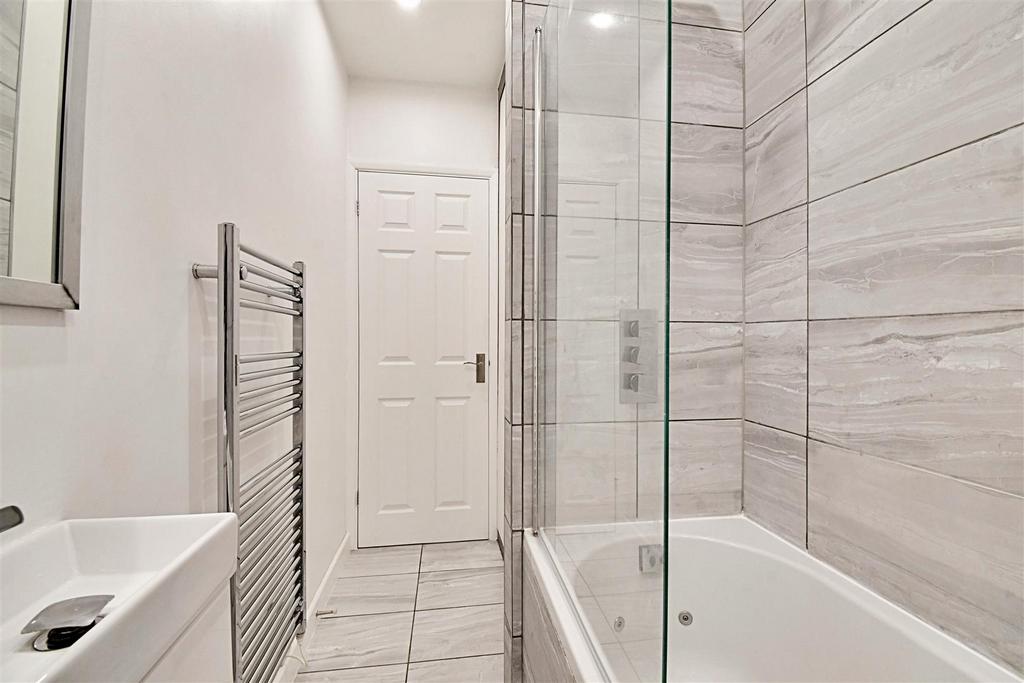 Bathroom 2.jpg
