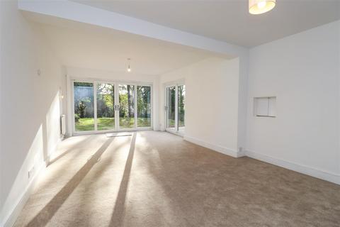 undefined, Aldershot Road, Fleet GU52