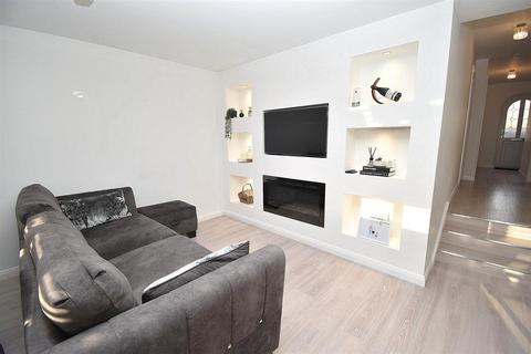 4 bedroom chalet for sale, Victor Gardens, Hornchurch