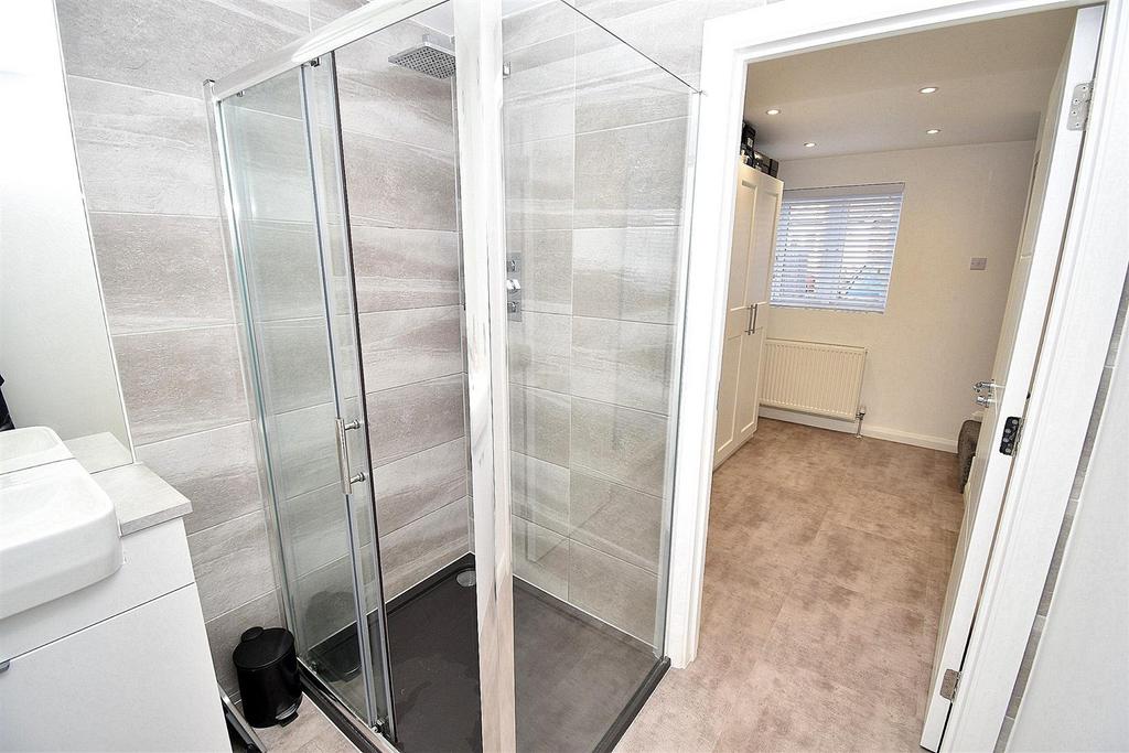 Ensuite to dressing room.jpg