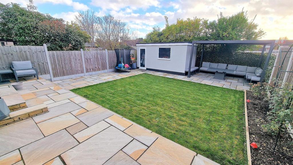 GARDEN 1.jpg