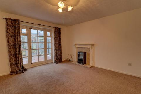2 bedroom terraced house to rent, Larkspur Drive, Evesham