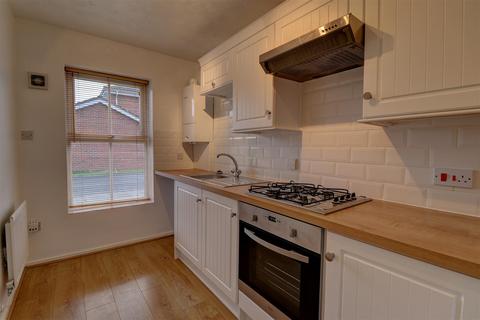 2 bedroom terraced house to rent, Larkspur Drive, Evesham
