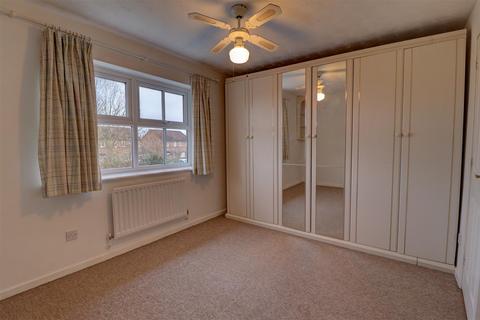2 bedroom terraced house to rent, Larkspur Drive, Evesham