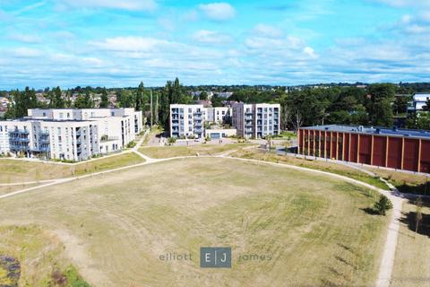 2 bedroom apartment to rent, Luctons Close, Loughton IG10