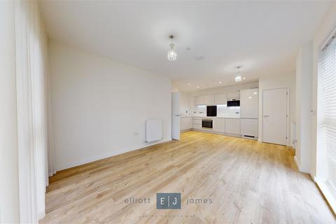 2 bedroom apartment to rent, Luctons Close, Loughton IG10