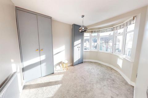 4 bedroom terraced house to rent, Buckhurst Way, Buckhurst Hill, IG9
