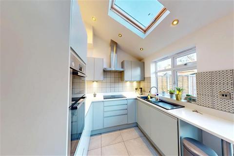 4 bedroom terraced house to rent, Buckhurst Way, Buckhurst Hill, IG9