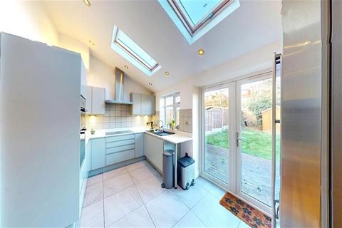 4 bedroom terraced house to rent, Buckhurst Way, Buckhurst Hill, IG9