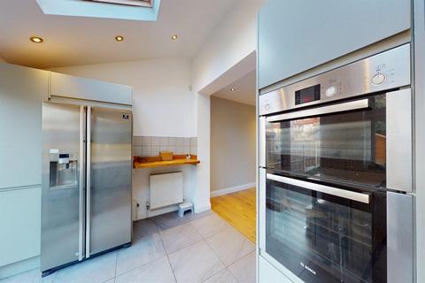 4 bedroom terraced house to rent, Buckhurst Way, Buckhurst Hill, IG9