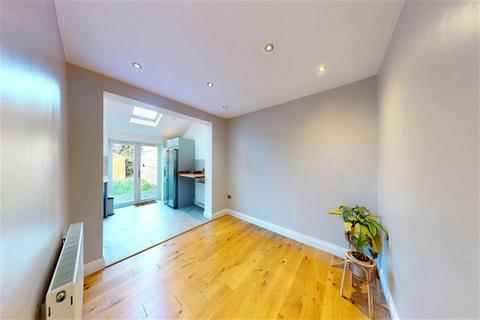 undefined, Buckhurst Way, Buckhurst Hill, IG9