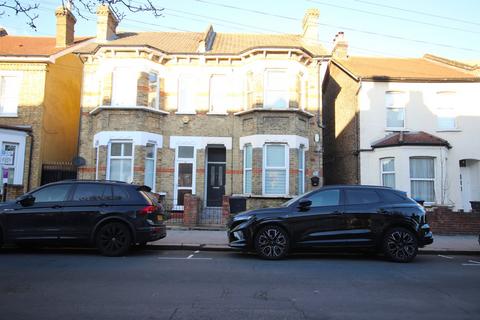 2 bedroom maisonette to rent, Limes Road, Croydon, CR0