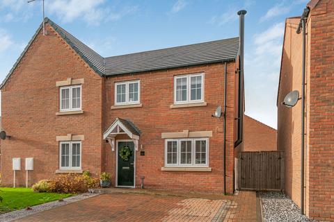 3 bedroom semi-detached house for sale, Hale Close, Hull HU10