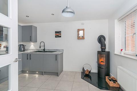 3 bedroom semi-detached house for sale, Hale Close, Hull HU10