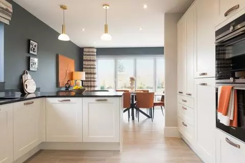 4 bedroom detached house for sale - Photo 4