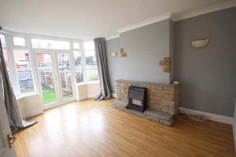 3 bedroom semi-detached house to rent, Spen Lane, Leeds