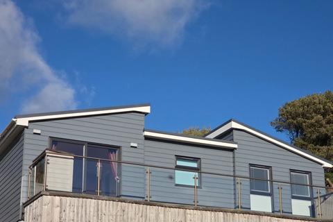 2 bedroom chalet to rent, Shore Road, Ventnor PO38