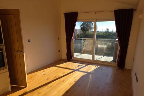 2 bedroom chalet to rent, Shore Road, Ventnor PO38