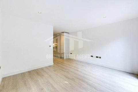 3 bedroom terraced house to rent, Broadoaks Mews, Solihull B91