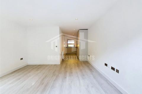 3 bedroom terraced house to rent, Broadoaks Mews, Solihull B91