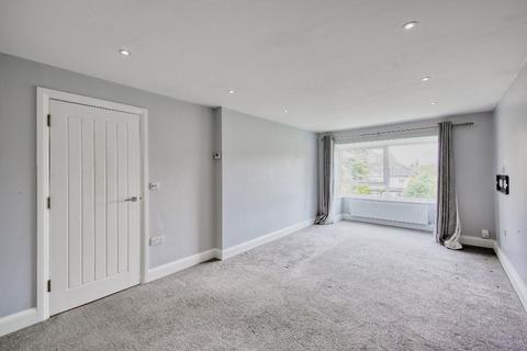 2 bedroom flat to rent, The Avenue, Worcester Park, KT4 7HD