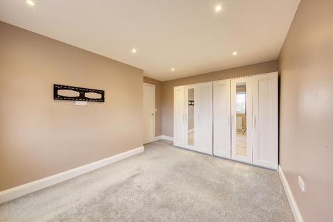 2 bedroom flat to rent, The Avenue, Worcester Park, KT4 7HD