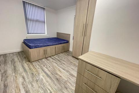 7 bedroom semi-detached house to rent, Moorfield Avenue, Manchester M20