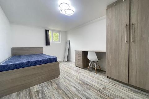 7 bedroom semi-detached house to rent, Moorfield Avenue, Manchester M20