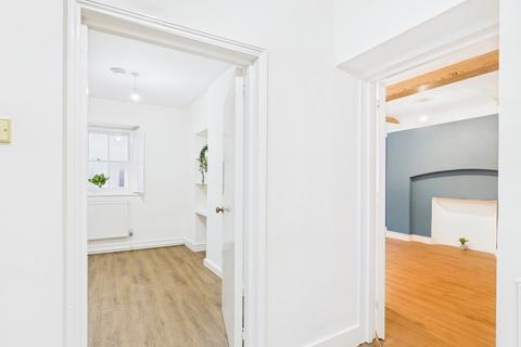 2 bedroom ground floor flat to rent, Cotman House