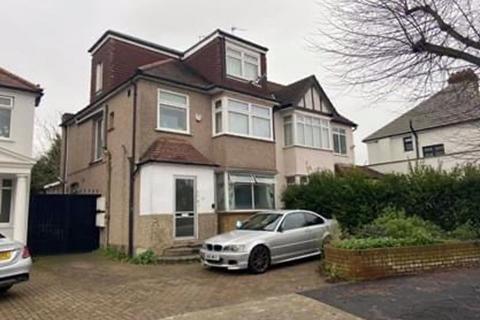 1 bedroom property to rent, Holmwood Grove, London NW7