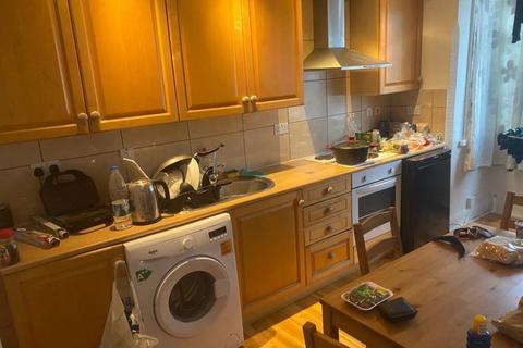 1 bedroom property to rent, Holmwood Grove, London NW7