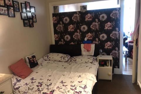 1 bedroom property to rent, Holmwood Grove, London NW7