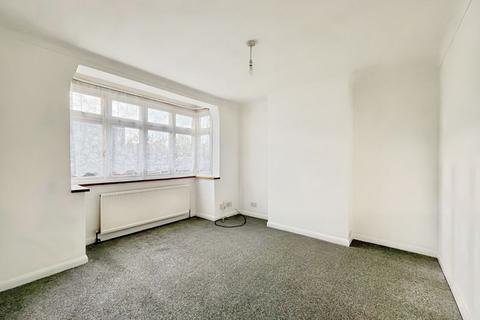 3 bedroom terraced house to rent, London Road, Grays, RM17