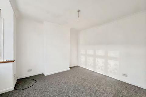 3 bedroom terraced house to rent, London Road, Grays, RM17