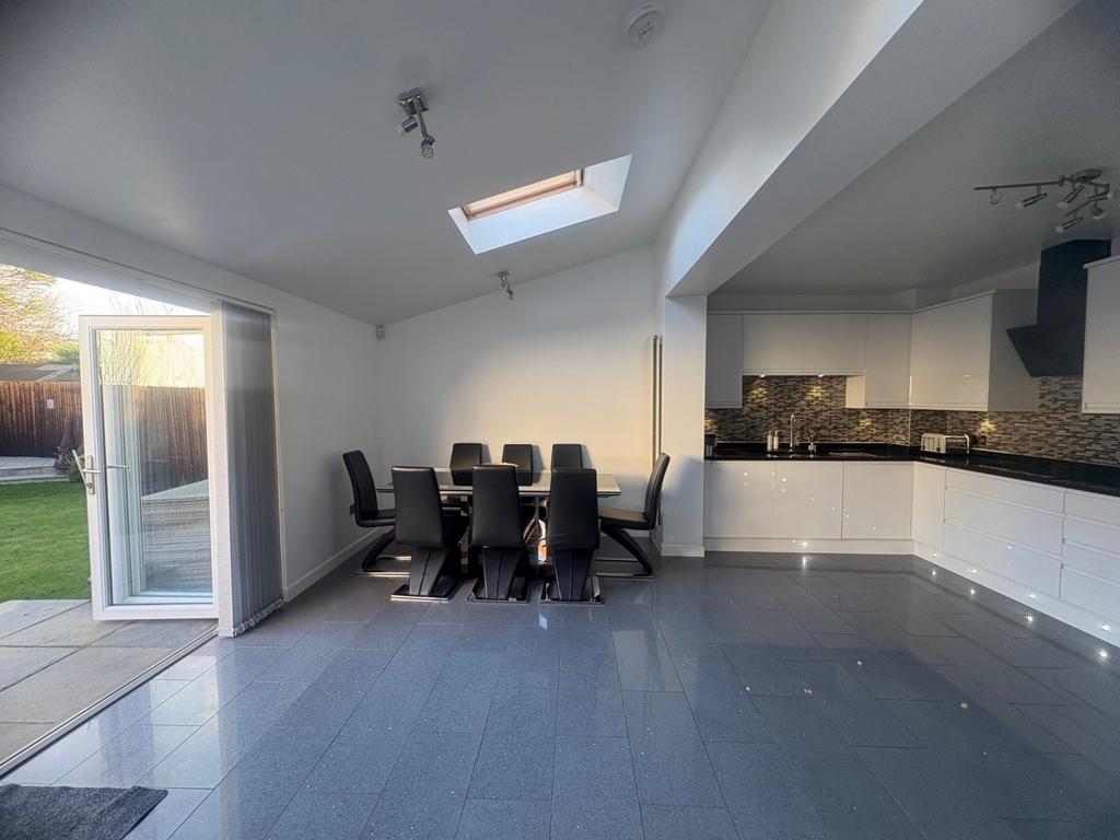 Dining area 3