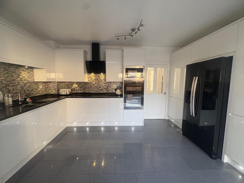 Kitchen 6