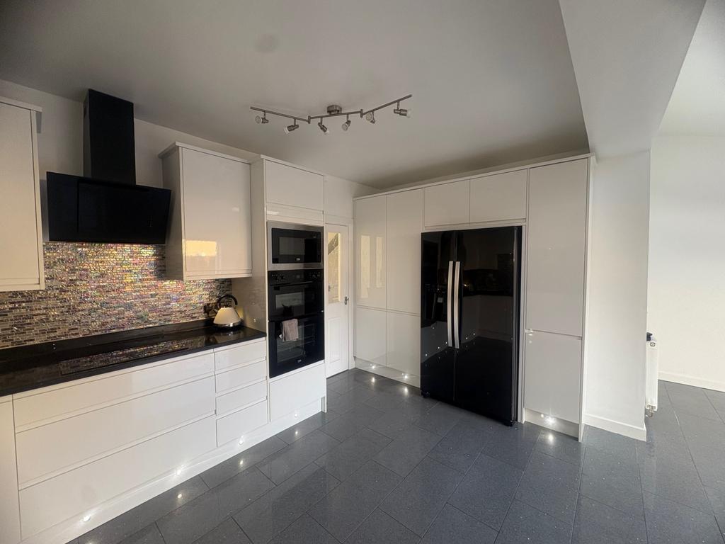 Kitchen 10