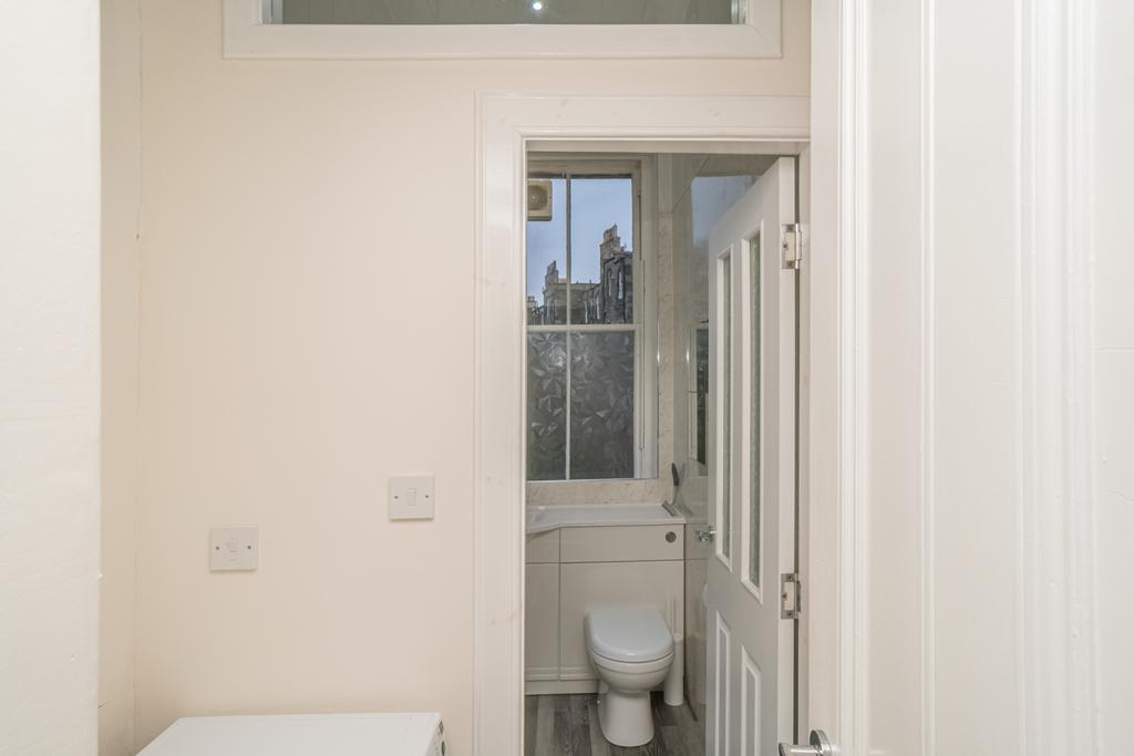 Shower room 2