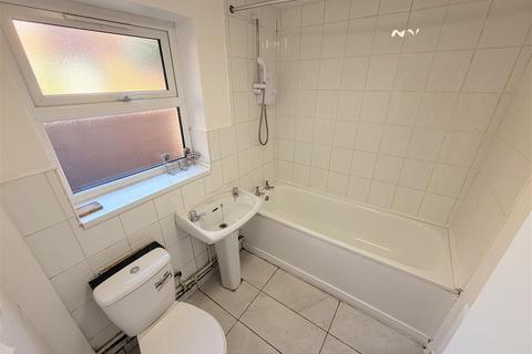 3 bedroom terraced house to rent, Grundy Street, Nottingham NG7