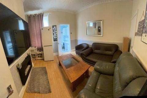 2 bedroom end of terrace house to rent, Cromer Road, Nottingham NG3