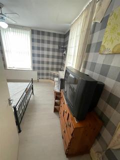 2 bedroom end of terrace house to rent, Cromer Road, Nottingham NG3