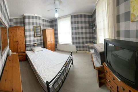 2 bedroom end of terrace house to rent, Cromer Road, Nottingham NG3