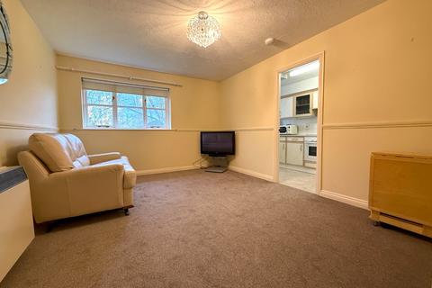 2 bedroom flat to rent, Bryony Close, Loughton, IG10