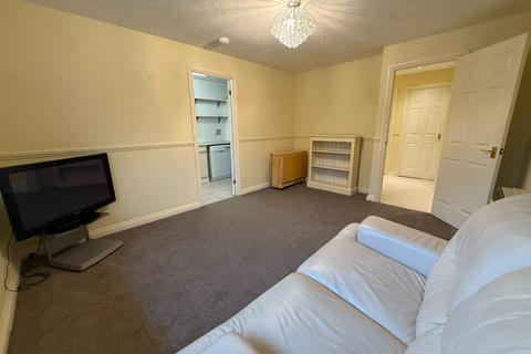 2 bedroom flat to rent, Bryony Close, Loughton, IG10