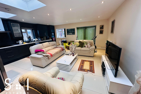 undefined, Orchard Avenue, Feltham, TW14 9RE