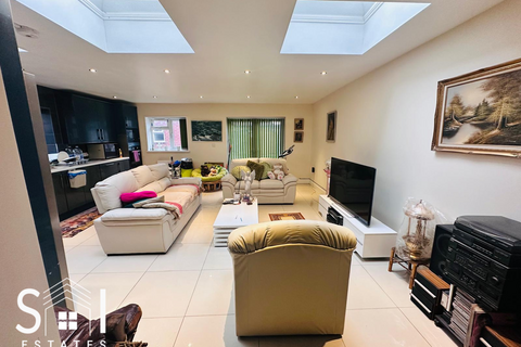 undefined, Orchard Avenue, Feltham, TW14 9RE